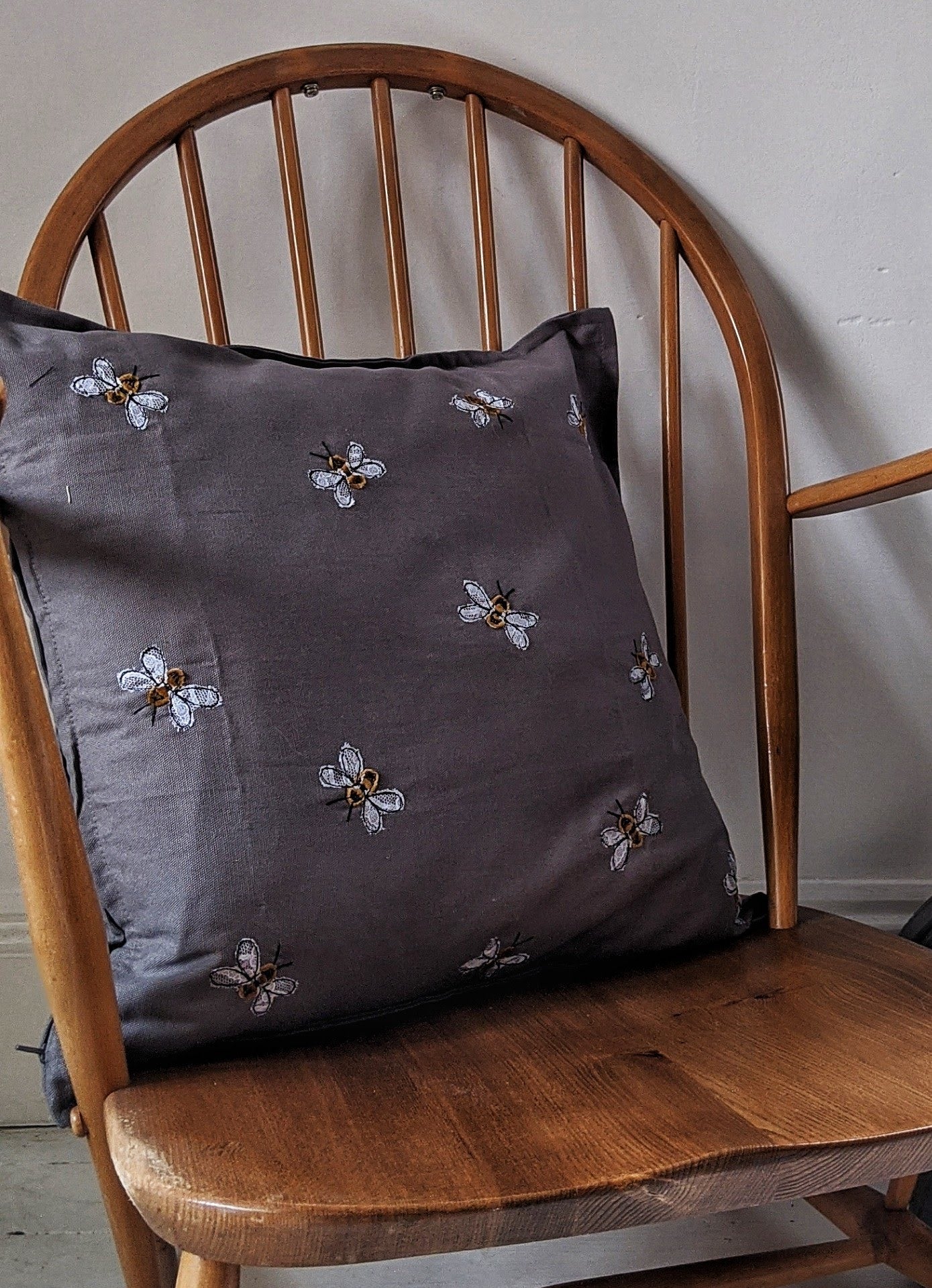 Bee Cusion Cover Dark Grey